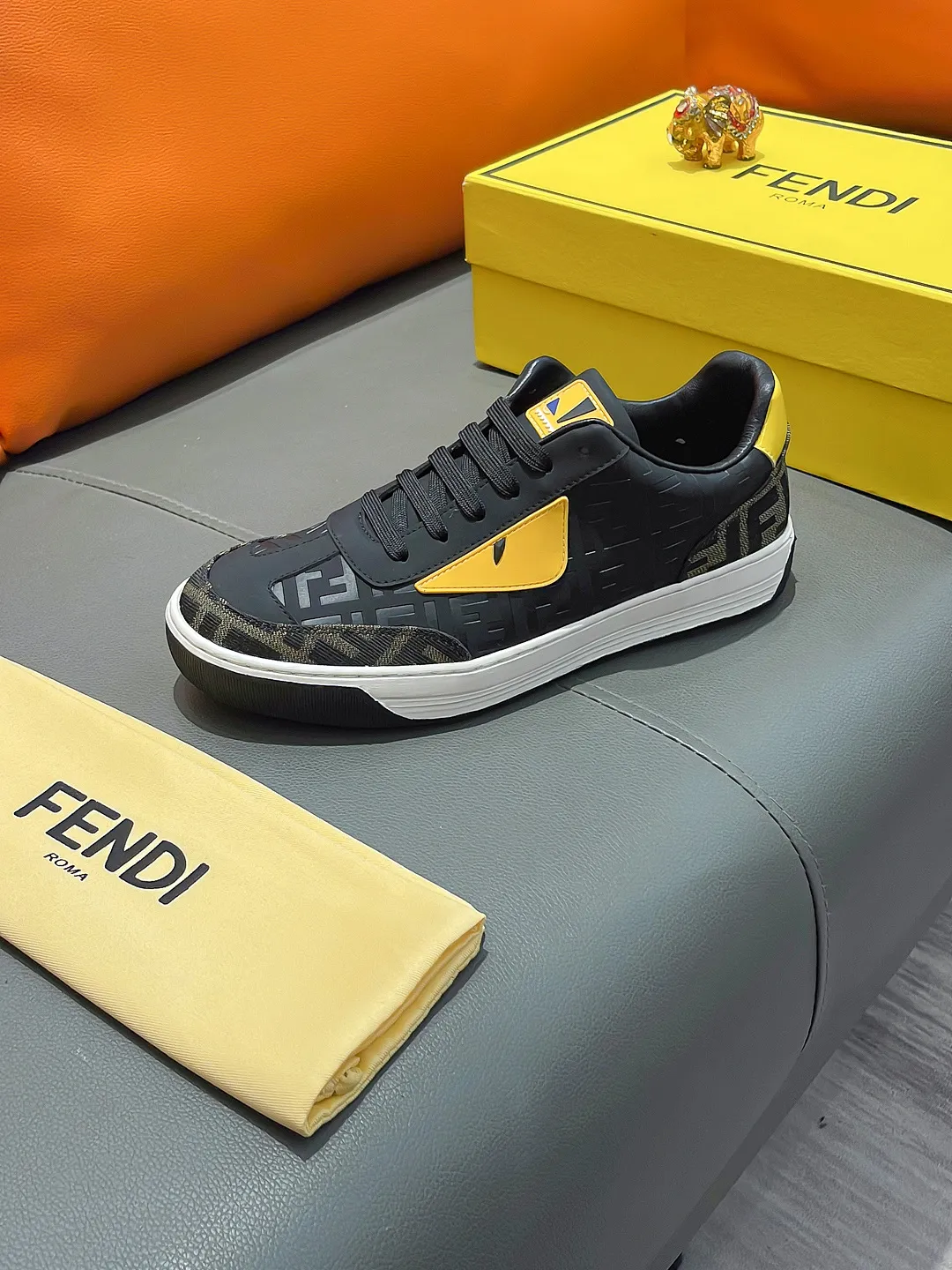 Men's shoes FENDI "Fendi" P400 Regular size: 38-44 (casual shoes) Product materials: Selected cowhide upper, soft sheepskin lining; original outsole.